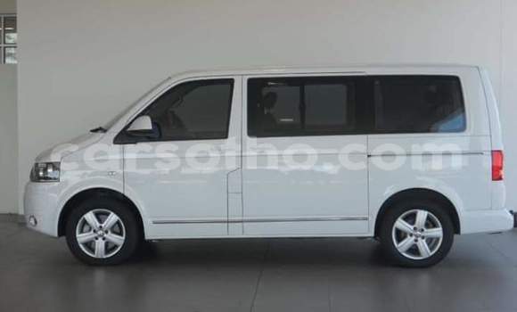 Sayi Na hannu Volkswagen Caravelle White Mota in Mafeteng a Mafeteng Sayi Na hannu Volkswagen Caravelle White Mota in Mafeteng a Mafeteng