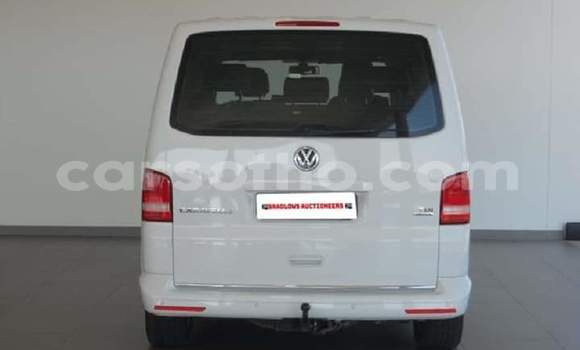Sayi Na hannu Volkswagen Caravelle White Mota in Mafeteng a Mafeteng Sayi Na hannu Volkswagen Caravelle White Mota in Mafeteng a Mafeteng