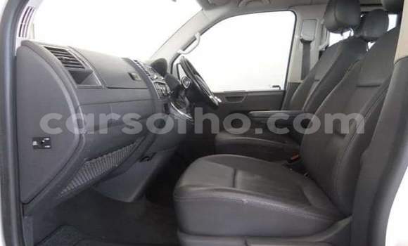 Sayi Na hannu Volkswagen Caravelle White Mota in Mafeteng a Mafeteng Sayi Na hannu Volkswagen Caravelle White Mota in Mafeteng a Mafeteng