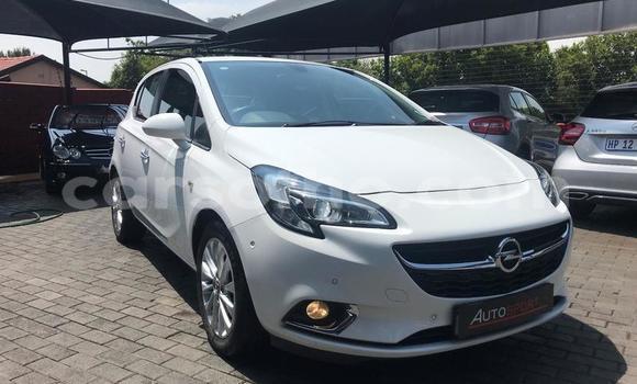 Sayi Na hannu Opel Corsa White Mota in Roma a Maseru