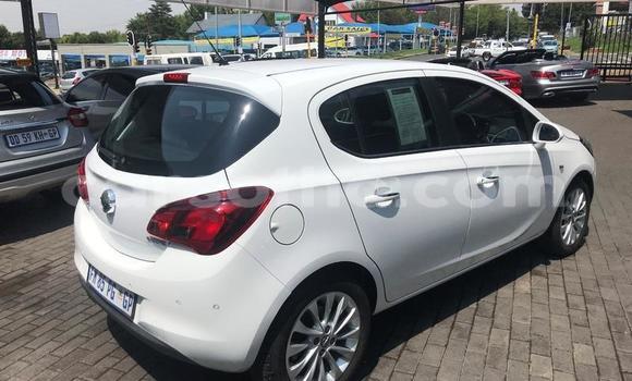 Sayi Na hannu Opel Corsa White Mota in Roma a Maseru Sayi Na hannu Opel Corsa White Mota in Roma a Maseru