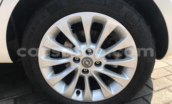 Sayi Na hannu Opel Corsa White Mota in Roma a Maseru Sayi Na hannu Opel Corsa White Mota in Roma a Maseru