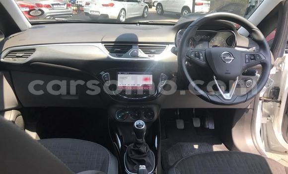 Sayi Na hannu Opel Corsa White Mota in Roma a Maseru Sayi Na hannu Opel Corsa White Mota in Roma a Maseru