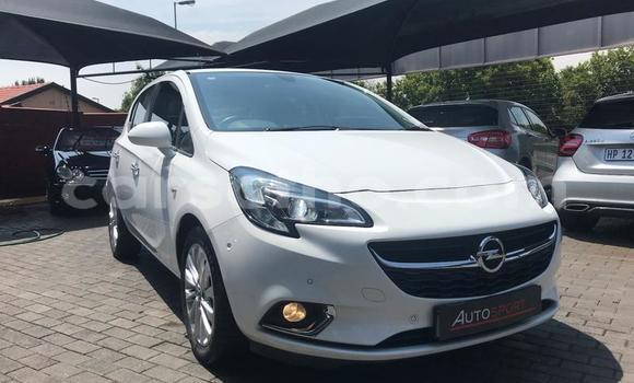 Sayi Na hannu Opel Corsa White Mota in Roma a Maseru Sayi Na hannu Opel Corsa White Mota in Roma a Maseru