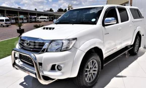 Sayi Na hannu Toyota Hilux White Mota in Maseru a Maseru Sayi Na hannu Toyota Hilux White Mota in Maseru a Maseru