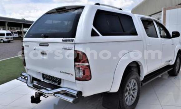 Sayi Na hannu Toyota Hilux White Mota in Maseru a Maseru Sayi Na hannu Toyota Hilux White Mota in Maseru a Maseru
