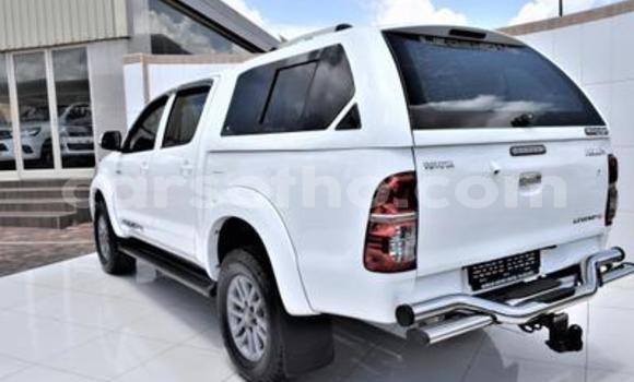 Sayi Na hannu Toyota Hilux White Mota in Maseru a Maseru Sayi Na hannu Toyota Hilux White Mota in Maseru a Maseru