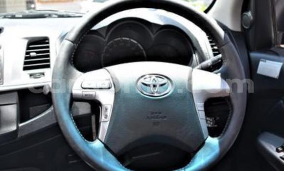 Sayi Na hannu Toyota Hilux White Mota in Maseru a Maseru Sayi Na hannu Toyota Hilux White Mota in Maseru a Maseru