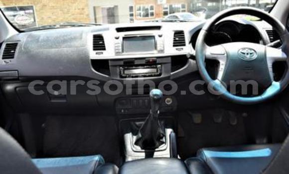 Sayi Na hannu Toyota Hilux White Mota in Maseru a Maseru Sayi Na hannu Toyota Hilux White Mota in Maseru a Maseru