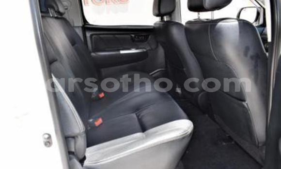 Sayi Na hannu Toyota Hilux White Mota in Maseru a Maseru Sayi Na hannu Toyota Hilux White Mota in Maseru a Maseru