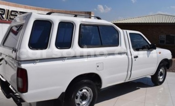 Sayi Na hannu Nissan NP 300 White Mota in Maseru a Maseru Sayi Na hannu Nissan NP 300 White Mota in Maseru a Maseru