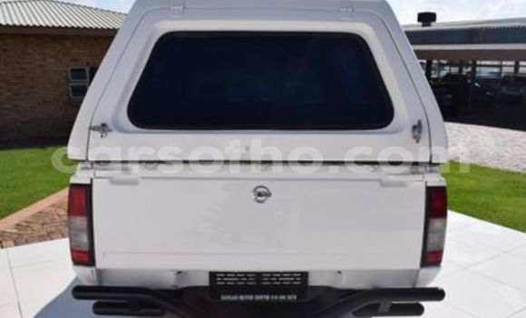 Sayi Na hannu Nissan NP 300 White Mota in Maseru a Maseru Sayi Na hannu Nissan NP 300 White Mota in Maseru a Maseru