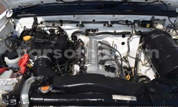 Sayi Na hannu Nissan NP 300 White Mota in Maseru a Maseru Sayi Na hannu Nissan NP 300 White Mota in Maseru a Maseru