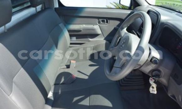 Sayi Na hannu Nissan NP 300 White Mota in Maseru a Maseru Sayi Na hannu Nissan NP 300 White Mota in Maseru a Maseru
