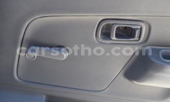 Sayi Na hannu Nissan NP 300 White Mota in Maseru a Maseru Sayi Na hannu Nissan NP 300 White Mota in Maseru a Maseru