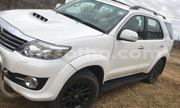 Buy Used Toyota Fortuner White Car in Maseru in Maseru Buy Used Toyota Fortuner White Car in Maseru in Maseru