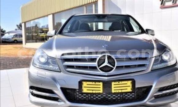 Sayi Na hannu Mercedes-Benz C–Class Silver Mota in Maseru a Maseru Sayi Na hannu Mercedes-Benz C–Class Silver Mota in Maseru a Maseru