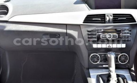 Sayi Na hannu Mercedes-Benz C–Class Silver Mota in Maseru a Maseru Sayi Na hannu Mercedes-Benz C–Class Silver Mota in Maseru a Maseru