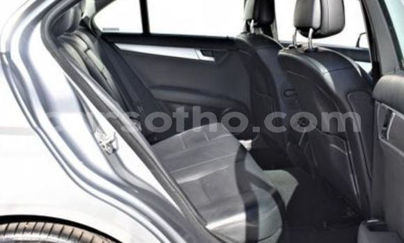 Sayi Na hannu Mercedes-Benz C–Class Silver Mota in Maseru a Maseru Sayi Na hannu Mercedes-Benz C–Class Silver Mota in Maseru a Maseru