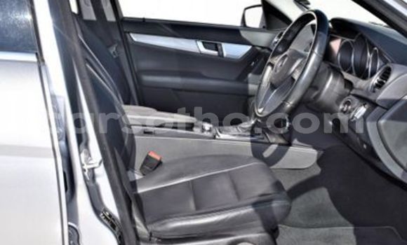 Sayi Na hannu Mercedes-Benz C–Class Silver Mota in Maseru a Maseru Sayi Na hannu Mercedes-Benz C–Class Silver Mota in Maseru a Maseru