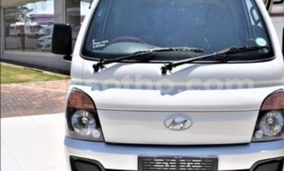 Acheter Occasion Voiture Hyundai H200 Blanc à Maseru, Maseru Acheter Occasion Voiture Hyundai H200 Blanc à Maseru, Maseru