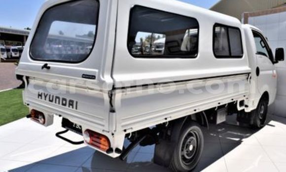 Acheter Occasion Voiture Hyundai H200 Blanc à Maseru, Maseru Acheter Occasion Voiture Hyundai H200 Blanc à Maseru, Maseru