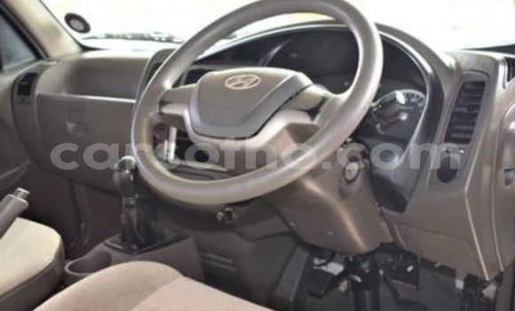 Acheter Occasion Voiture Hyundai H200 Blanc à Maseru, Maseru Acheter Occasion Voiture Hyundai H200 Blanc à Maseru, Maseru