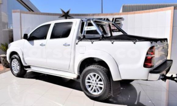 Buy Used Toyota Hilux White Car in Maseru in Maseru Buy Used Toyota Hilux White Car in Maseru in Maseru