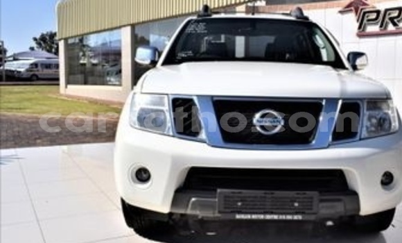 Sayi Na hannu Nissan Navara White Mota in Maseru a Maseru Sayi Na hannu Nissan Navara White Mota in Maseru a Maseru