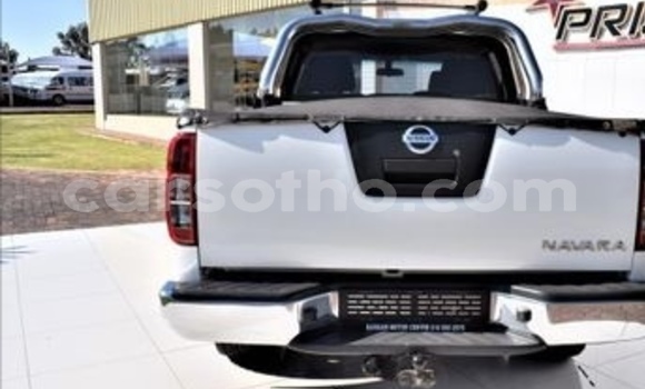 Sayi Na hannu Nissan Navara White Mota in Maseru a Maseru Sayi Na hannu Nissan Navara White Mota in Maseru a Maseru