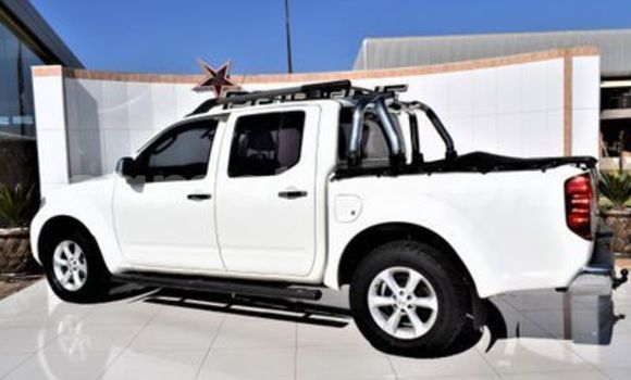 Sayi Na hannu Nissan Navara White Mota in Maseru a Maseru Sayi Na hannu Nissan Navara White Mota in Maseru a Maseru