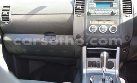 Sayi Na hannu Nissan Navara White Mota in Maseru a Maseru Sayi Na hannu Nissan Navara White Mota in Maseru a Maseru