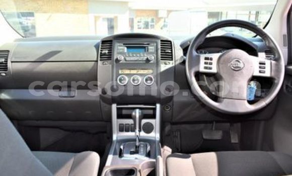 Sayi Na hannu Nissan Navara White Mota in Maseru a Maseru Sayi Na hannu Nissan Navara White Mota in Maseru a Maseru