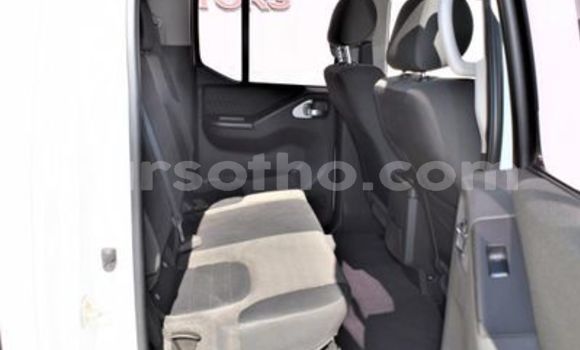 Sayi Na hannu Nissan Navara White Mota in Maseru a Maseru Sayi Na hannu Nissan Navara White Mota in Maseru a Maseru