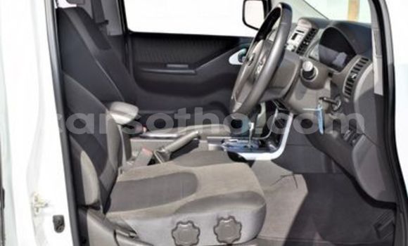 Sayi Na hannu Nissan Navara White Mota in Maseru a Maseru Sayi Na hannu Nissan Navara White Mota in Maseru a Maseru