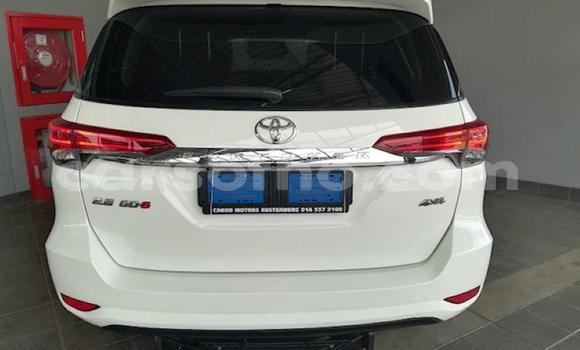 Sayi Na hannu Toyota Fortuner White Mota in Maseru a Maseru Sayi Na hannu Toyota Fortuner White Mota in Maseru a Maseru