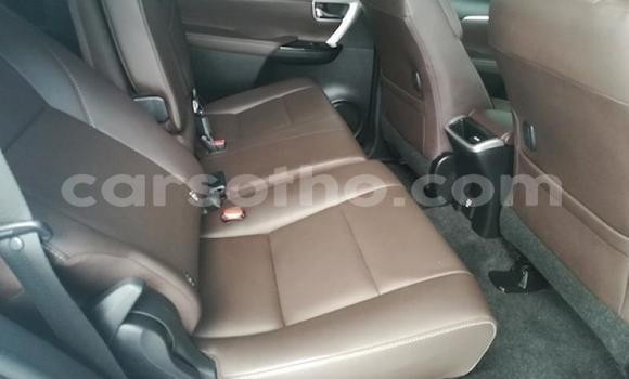 Sayi Na hannu Toyota Fortuner White Mota in Maseru a Maseru Sayi Na hannu Toyota Fortuner White Mota in Maseru a Maseru