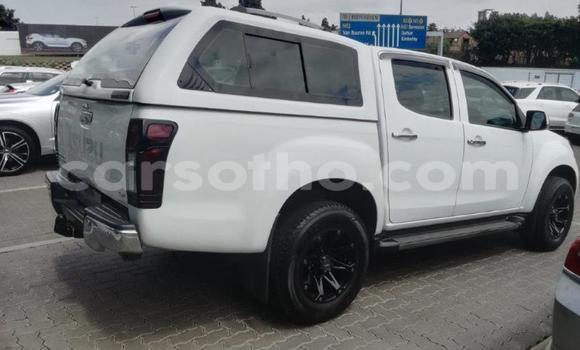 Sayi Na hannu Isuzu KB White Mota in Maseru a Maseru Sayi Na hannu Isuzu KB White Mota in Maseru a Maseru