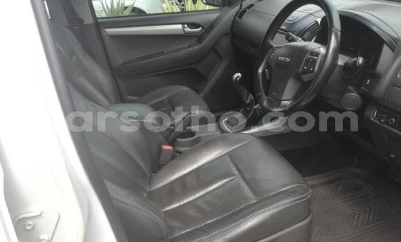 Sayi Na hannu Isuzu KB White Mota in Maseru a Maseru Sayi Na hannu Isuzu KB White Mota in Maseru a Maseru