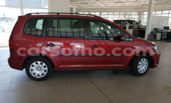 Sayi Na hannu Volkswagen Touran Red Mota in Maseru a Maseru Sayi Na hannu Volkswagen Touran Red Mota in Maseru a Maseru