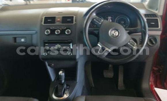 Sayi Na hannu Volkswagen Touran Red Mota in Maseru a Maseru Sayi Na hannu Volkswagen Touran Red Mota in Maseru a Maseru