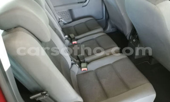 Sayi Na hannu Volkswagen Touran Red Mota in Maseru a Maseru Sayi Na hannu Volkswagen Touran Red Mota in Maseru a Maseru