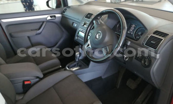 Sayi Na hannu Volkswagen Touran Red Mota in Maseru a Maseru Sayi Na hannu Volkswagen Touran Red Mota in Maseru a Maseru