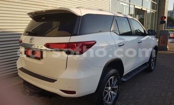 Buy Used Toyota Fortuner White Car in Maseru in Maseru Buy Used Toyota Fortuner White Car in Maseru in Maseru