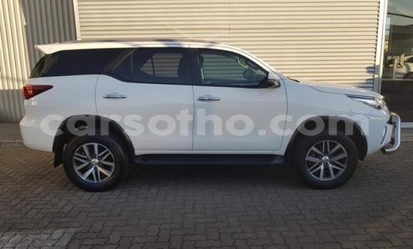 Buy Used Toyota Fortuner White Car in Maseru in Maseru Buy Used Toyota Fortuner White Car in Maseru in Maseru