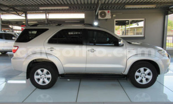 Acheter Occasion Voiture Toyota Fortuner Gris à Maseru, Maseru Acheter Occasion Voiture Toyota Fortuner Gris à Maseru, Maseru