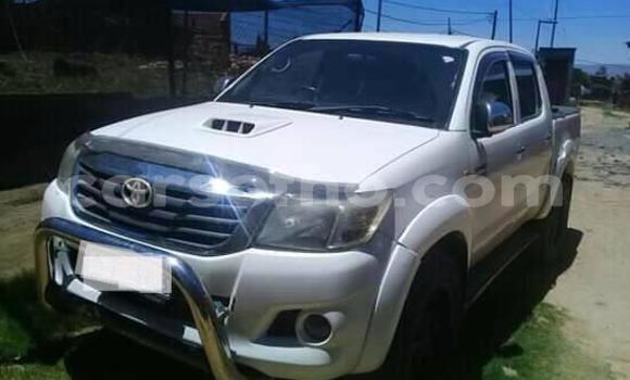 Sayi Na hannu Toyota Hilux White Mota in Maseru a Maseru Sayi Na hannu Toyota Hilux White Mota in Maseru a Maseru