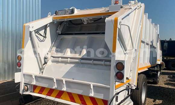 Acheter Occasion Utilitaire Nissan UD Blanc à Maputsoe, Leribe Acheter Occasion Utilitaire Nissan UD Blanc à Maputsoe, Leribe