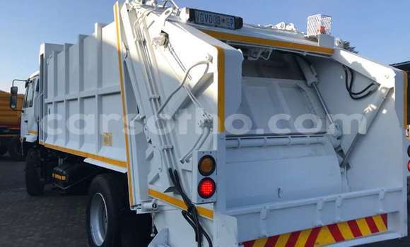 Acheter Occasion Utilitaire Nissan UD Blanc à Maseru, Maseru Acheter Occasion Utilitaire Nissan UD Blanc à Maseru, Maseru