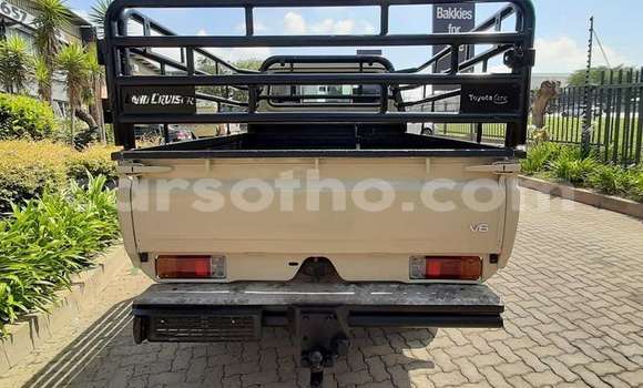 اشتري مستعمل Toyota Land Cruiser Beige سيارة في Mohale's Hoek في Mohale's Hoek اشتري مستعمل Toyota Land Cruiser Beige سيارة في Mohale's Hoek في Mohale's Hoek